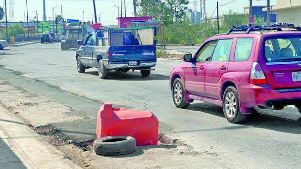 Alertan con un ´trafitambo´ el peligro de enorme hoyo