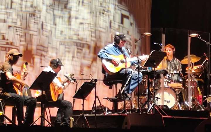 Silvio Rodríguez cerró gira latinoamericana  entre nostálgicos y soñadores en Medellín