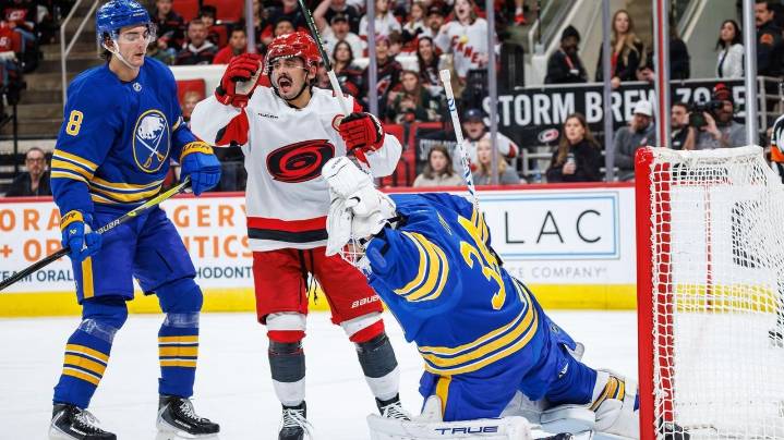 Hurricanes extend winning streak to 3 games with a 6