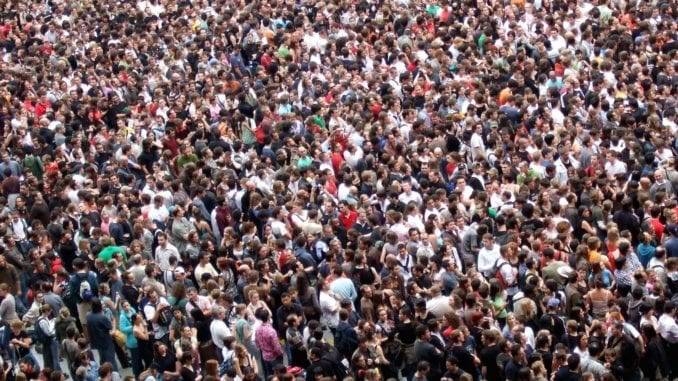 Huge Crowd for Kate Bowler has People Thinking Taylor Swift is in Town