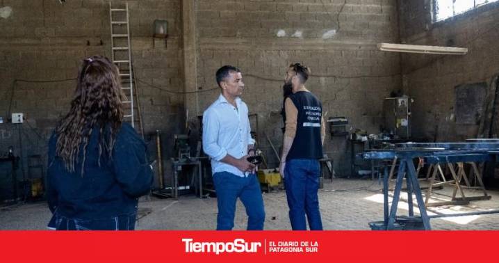 Comodoro Rivadavia Por falta de habilitaciones comerciales, clausuraron dos empresas de barrio Industrial
