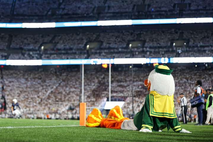 USC-Oregon football game reveals flaw in Big Ten’s TV deal. Here’s a solution for Fox, CBS and everyone else