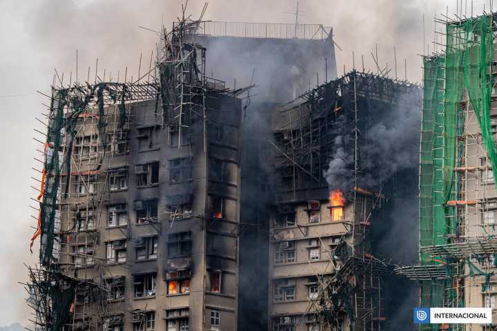 Suben a 128 muertos y 200 desaparecidos tras megaincendio en Hong Kong: 11 personas han sido detenidas