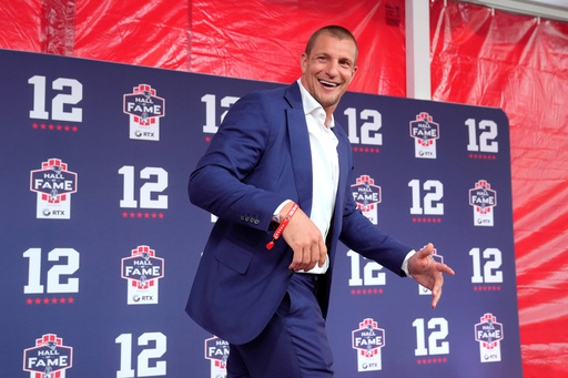 Rob Gronkowski says decision to sign 1-day contract and retire as a Patriot was a 'no