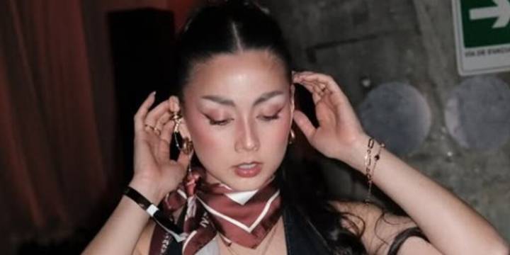 Reconocida actriz reveló cómo le sacaron lujosas joyas de una maleta y los errores que cometió para alertar a sus seguidores: “Me robaron el collar de Ariana Grande”