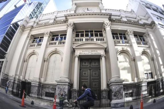 El Banco Central bajó la tasa en el mercado y marcó el pulso previo a la licitación clave del Tesoro