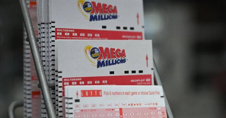 Mega Millions jackpot soars to $900 million, 8th-largest in game’s history