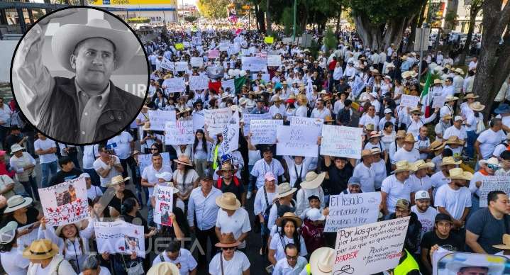 Miles de ciudadanos marchan para manifestarse por asesinato del alcalde Carlos Manzo en Uruapan