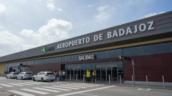 Badajoz se llena de aviones VIP: los jets privados del gran congreso tecnológico de Lisboa aterrizan en la ciudad