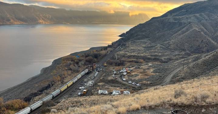 Train carrying fuel derails near Kamloops, B.C.
