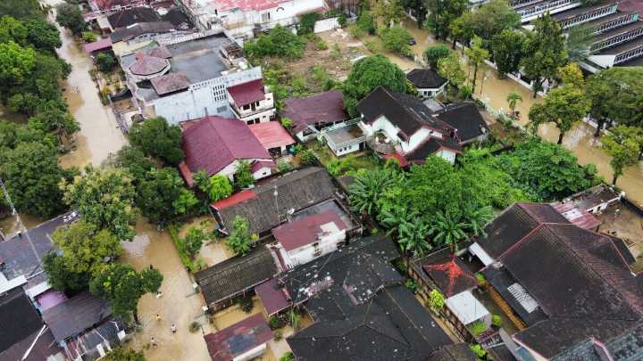Death toll from floods and landslides on Indonesia's Sumatra rises to 174