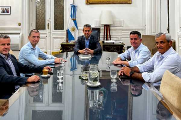 Milei sigue vaciando a la UCR: Tres radicales se suman al bloque libertario en Diputados