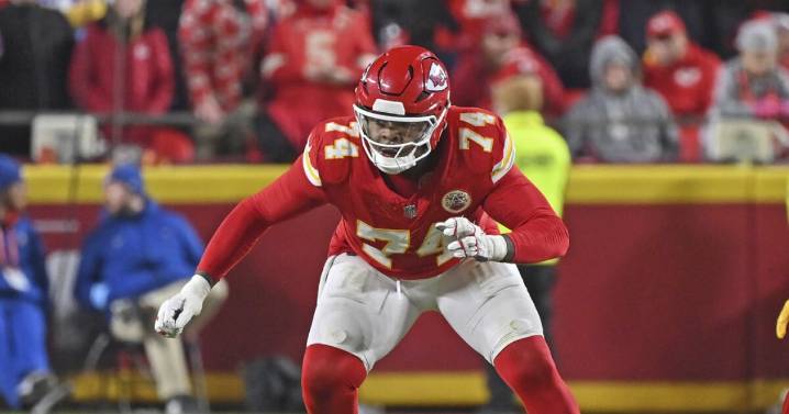 Injury bug bites Chiefs offensive line again early in 4th quarter at Buffalo