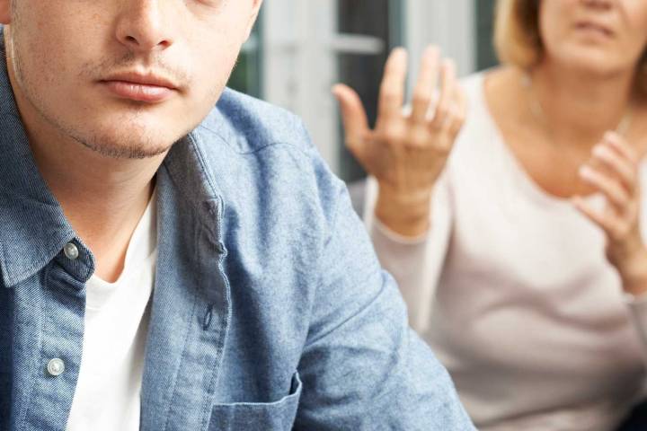 Teen Drops Stepfather’s Name to Honor Late Father, but Family Calls It a Betrayal