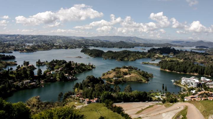 Tragedia en el embalse El Peñol-Guatapé: turista muere y tres heridos por descarga eléctrica en Antioquia