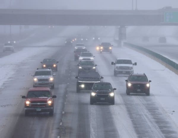 Thanksgiving weekend storm blankets Minnesota in snow