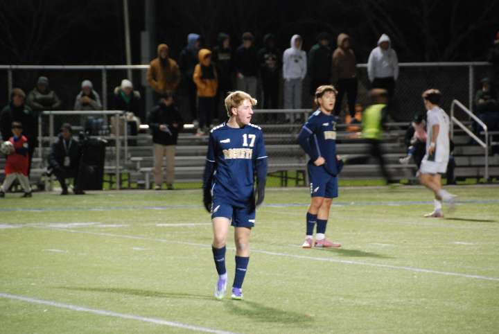 Avery Brodsky’s second half goal propels Needham boys soccer to Round of 16