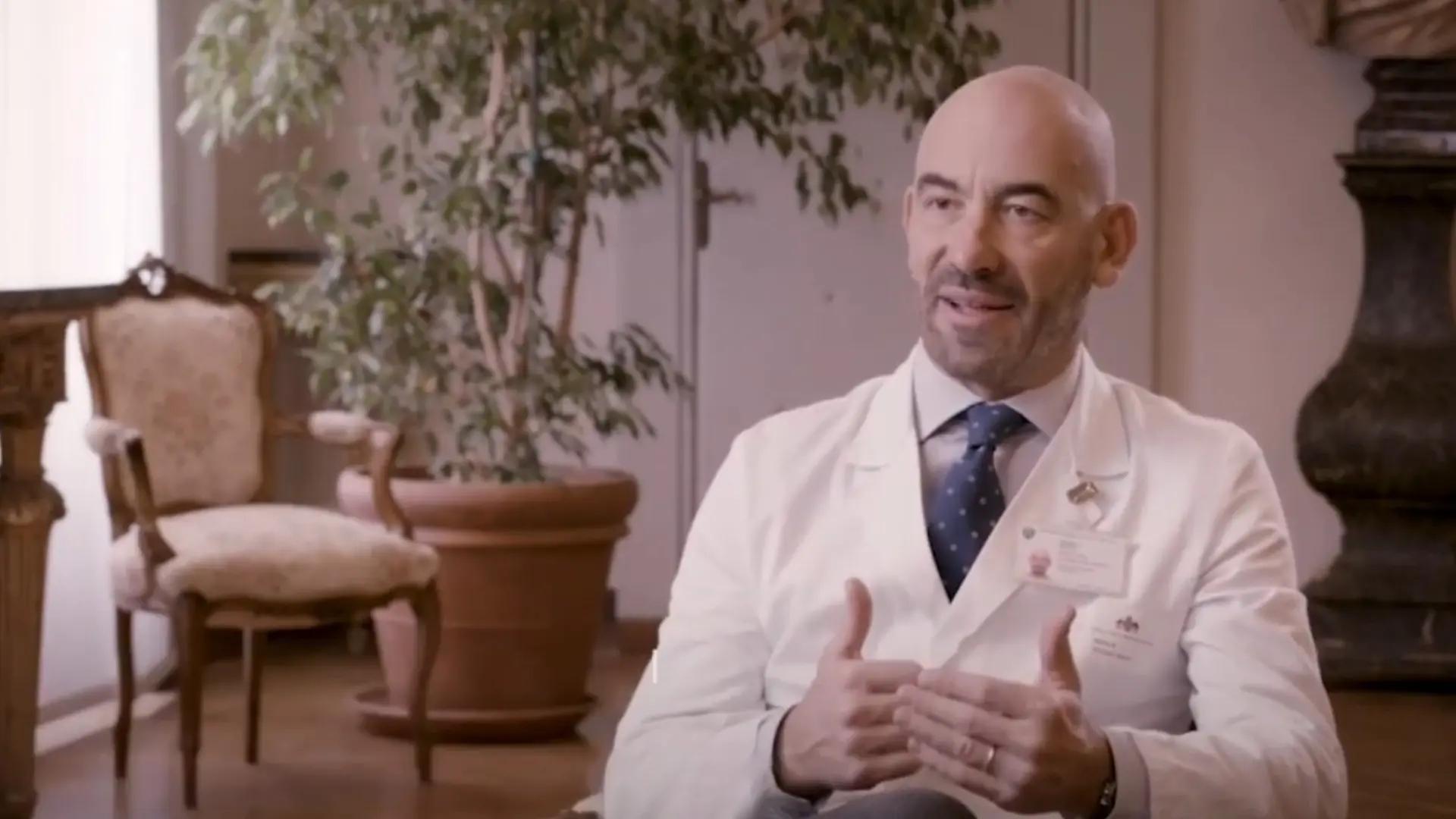 Matteo Bassetti, infectólogo, habla sobre los riesgos beber agua en botellas de plástico