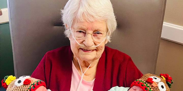 Great-great grandma meets twin grandbabies 72 years after birthing twins at the same hospital