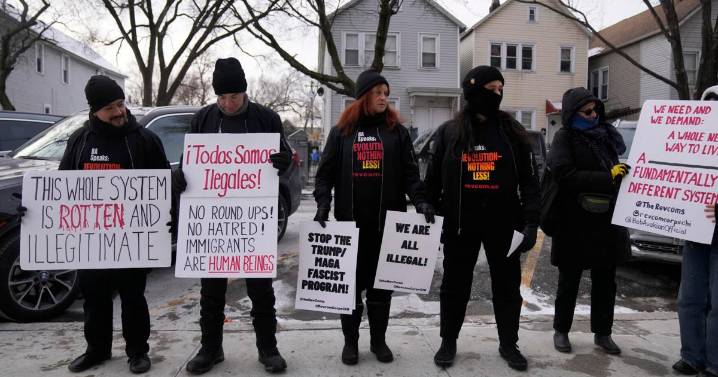 Judge will order federal agents in Chicago to restrict using force against protesters and media