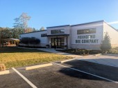 Foxhound Bee Company abre una nueva tienda de apicultura y centro educativo en Irondale