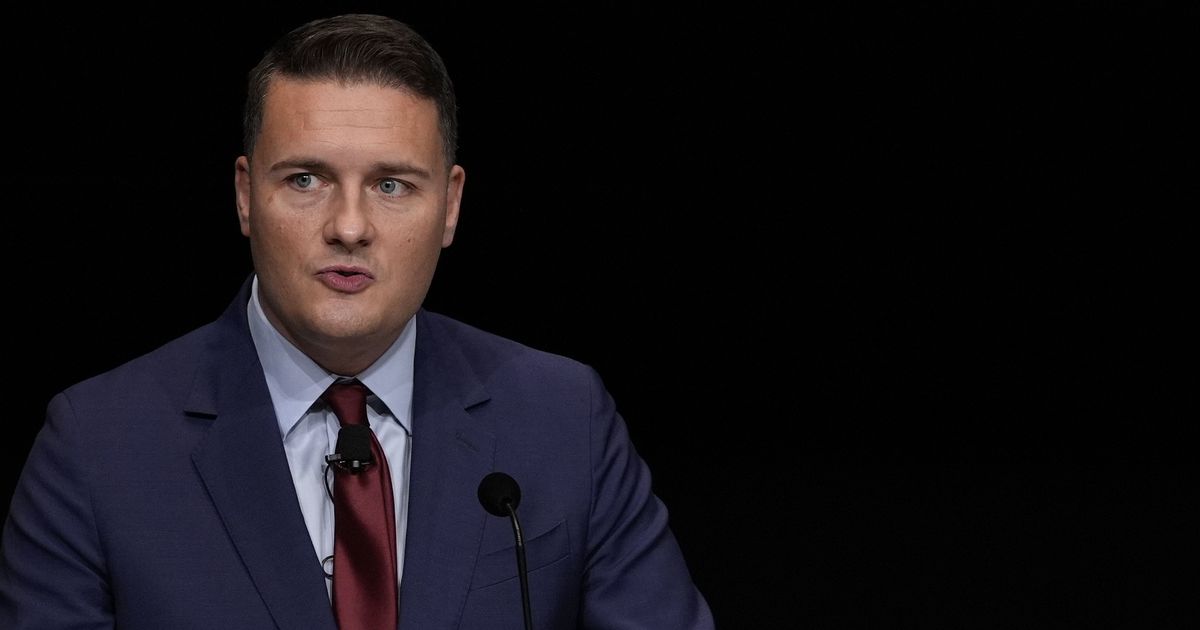 Health Secretary Wes Streeting warns striking doctors 'Nigel Farage waits in the wings'