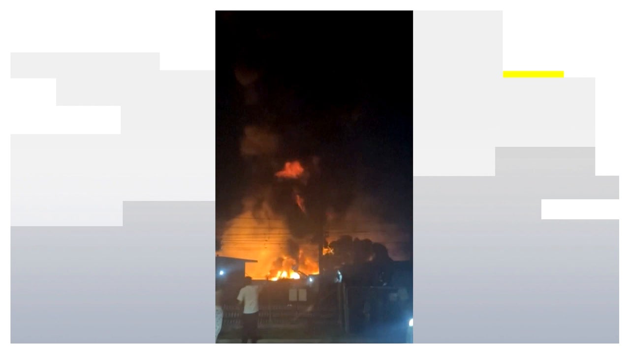 Video: Dos bomberos heridos tras una explosión en una planta de residuos cerca de Sídney