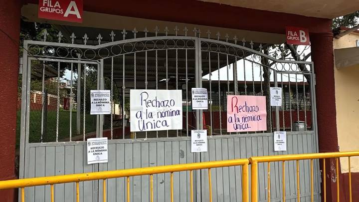 Suspenden actividades académicas en prepas de Xalapa por la nómina única