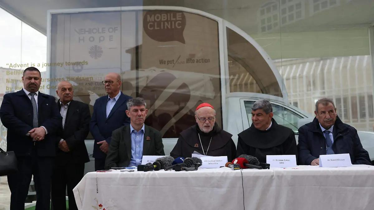 El papamóvil de Francisco se transforma en una clínica para los niños de Gaza