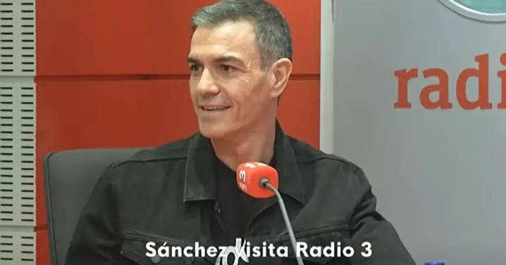 Sánchez se disfraza de rockero para visitar Radio 3