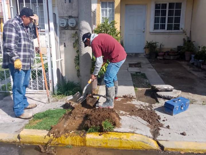 SOSAPACH atiende dos reportes ciudadanos por fugas de agua en Momoxpan y Mixquitla, en San Pedro Cholula