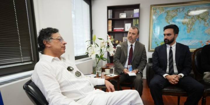 Zohran Mamdani, el nuevo alcalde de Nueva York que celebró Petro y que podría influir en la política colombiana