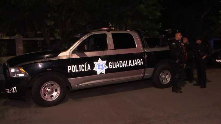 Matan a Hombre a Balazos Afuera de su Casa en Guadalajara; un Vecino Resultó Herido