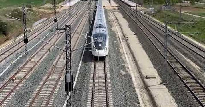 Renfe pondrá buses para 14 trenes en Ourense afectados por obras antes de Navidad