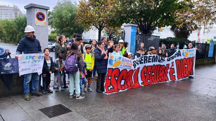 Los centros escolares de A Coruña salen a la calle para pedir mejoras en sus instalaciones