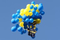 FOTO. Camiseta de Boca Juniors lanzada al cielo en homenaje a Miguel Ángel Russo aparece a más de 100 kilómetros de La Bombonera