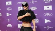 Rosalía conquista la alfombra roja de Los 40 Music Awards con gafas de sol futuristas y un 'look' muy enigmático