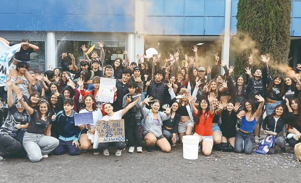 EGRESADOS DE SECUNDARIA FESTEJARON JUNTOS EN EL CHUBUT