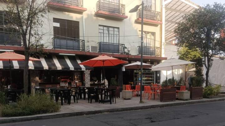 Hay débiles operativos de ordenamiento vial, contra los restaurantes que invaden banquetas en la BJ