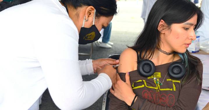 Megajornada de vacunación contra covid e influenza en la UNAM: fechas, horarios y dónde acudir