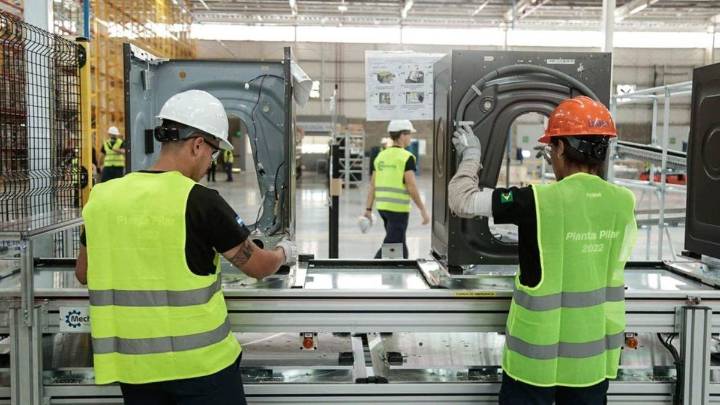La UOM le reclamó a Whirlpool que reubique a los trabajadores de la planta que cerró en Pilar