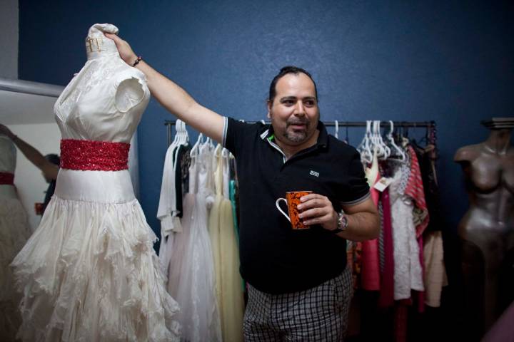 Muere Héctor Terrones, diseñador de Gloria Trevi y Cecilia Galliano, a los 58 años