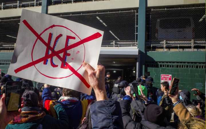 Videos | Arrestan a manifestantes por bloquear el paso a agentes de ICE en Nueva York
