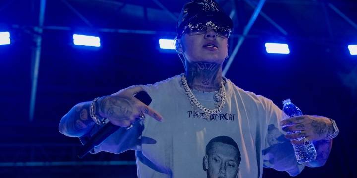 Blessd recordó cuando cargaba bultos en las plazas de mercado y vendía dulces para sobrevivir: “Muy orgulloso de usted, parcero”