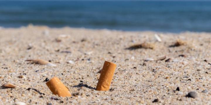 De cuánto será la multa por fumar en la playa en Mar del Plata