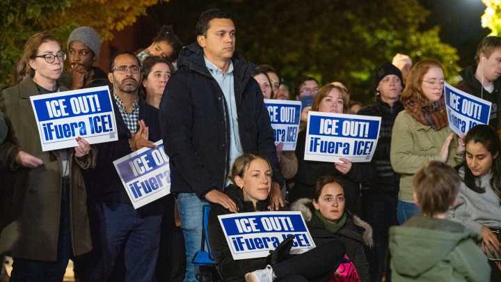 Chicago day care worker detained by immigration agents released after community support