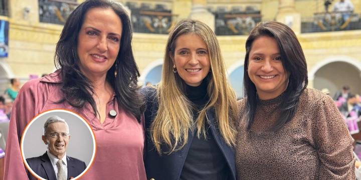 Álvaro Uribe provocó risas con jocoso comentario en Boyacá: “Nuestras tres mujeres candidatas se las jugamos a cualquiera”