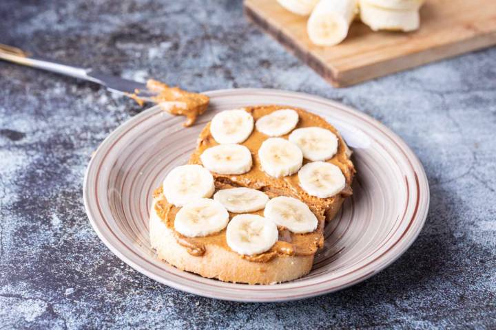What Happens to Your Blood Sugar When You Eat a Banana With Peanut Butter