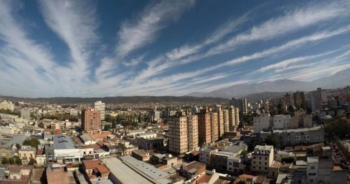 Inicio de semana agradable y con posibles chaparrones