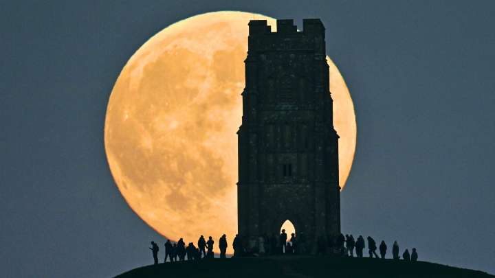 How to See Tonight's Beaver Supermoon – The Biggest And Brightest Since 2019